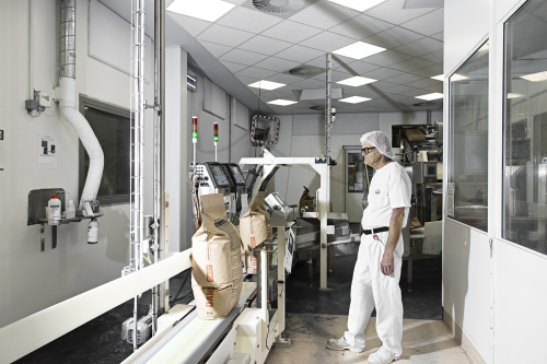 Produktionsmedarbejder hos Arla Foods Akafa i Svenstrup