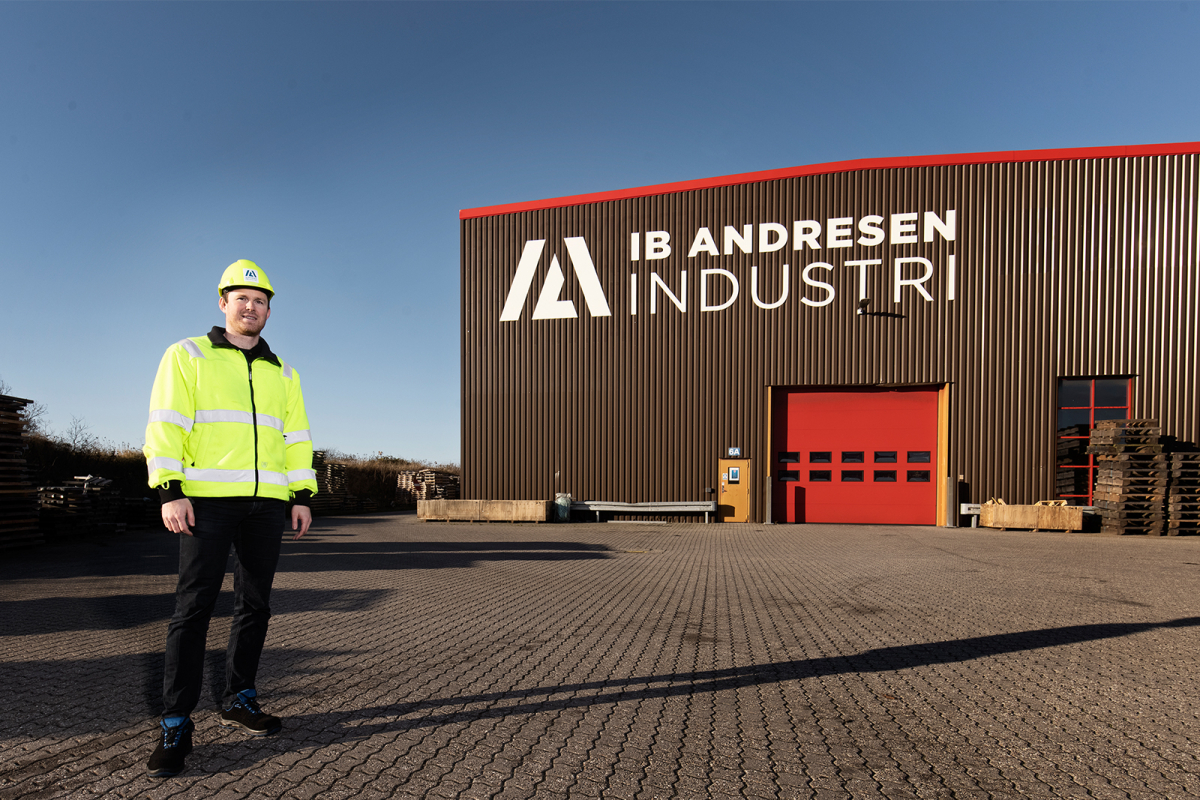 Ib Andersen Industri mand foran container